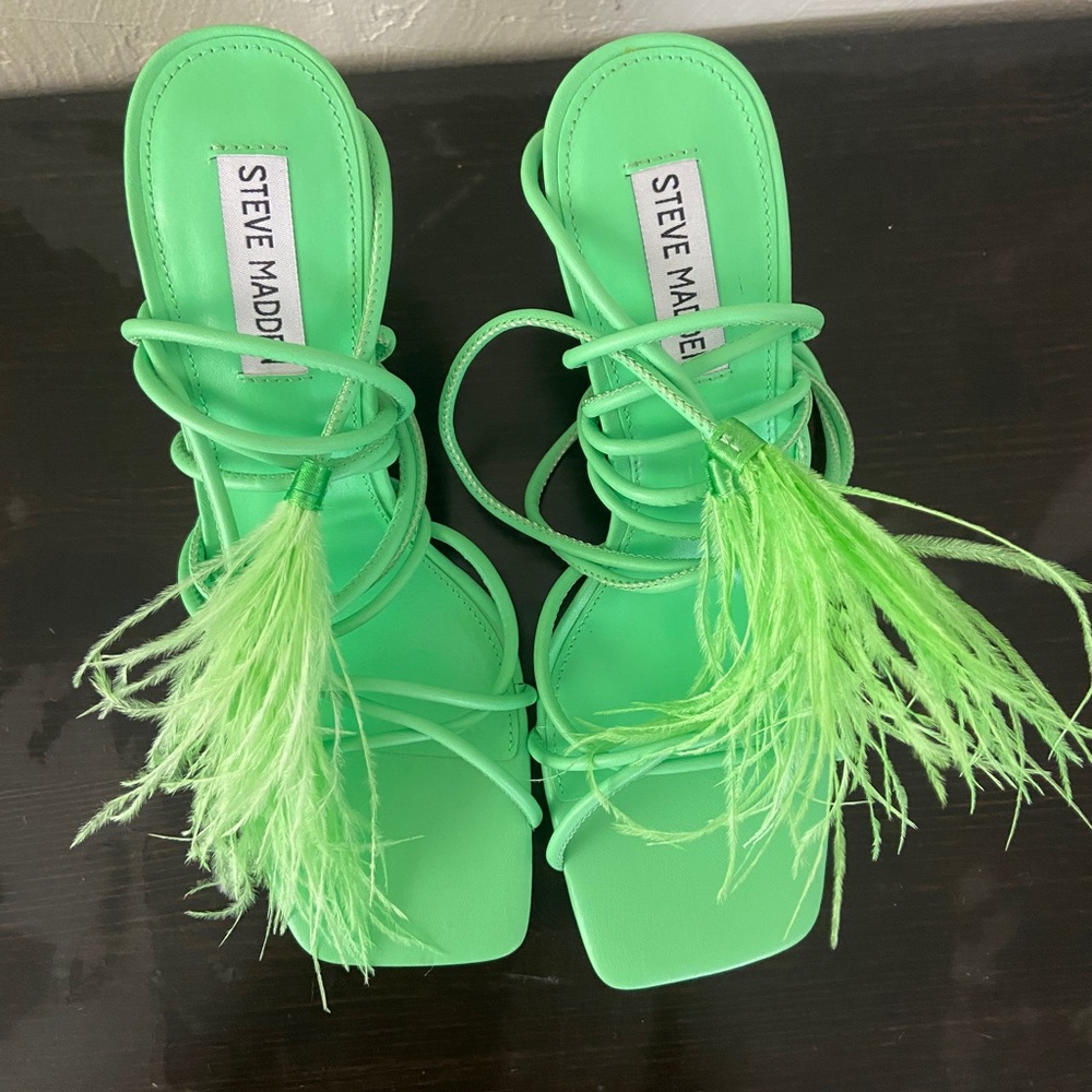 Steve Madden green feather lace up heels